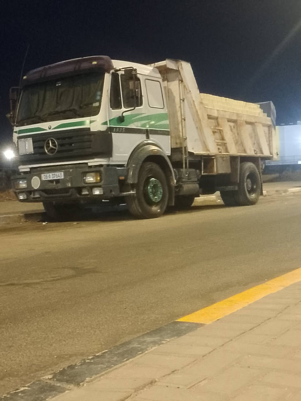سلام عليكم  سياره البيع موديل 95K اكسن جيف مكينه 38 لا تبخر ولا تنقص كير 155 ما مفتوح سنويه گلاب بسمي مداور ثاني يوم  سياره جديده وضع الشركه مكان السياره العماره الستفسار ***********/***********
