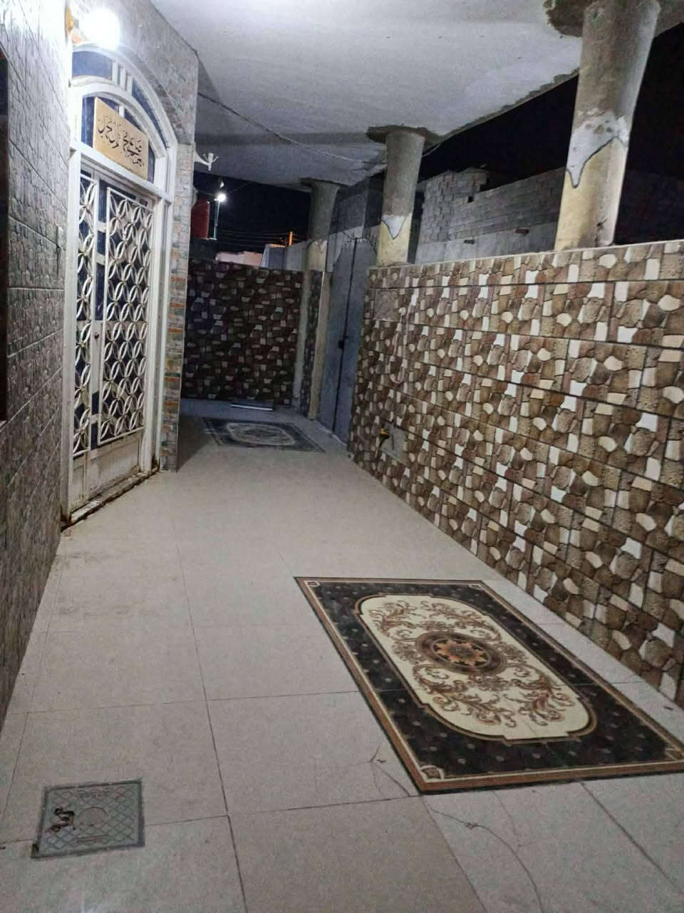 بيت للايجار ابو الخصيب حمدان البز ايجار 400 يتكون من غرفتين وهول وديوانيه ومطبخ وصحيات وحديقه بيت مرتب للتواصل ***********
