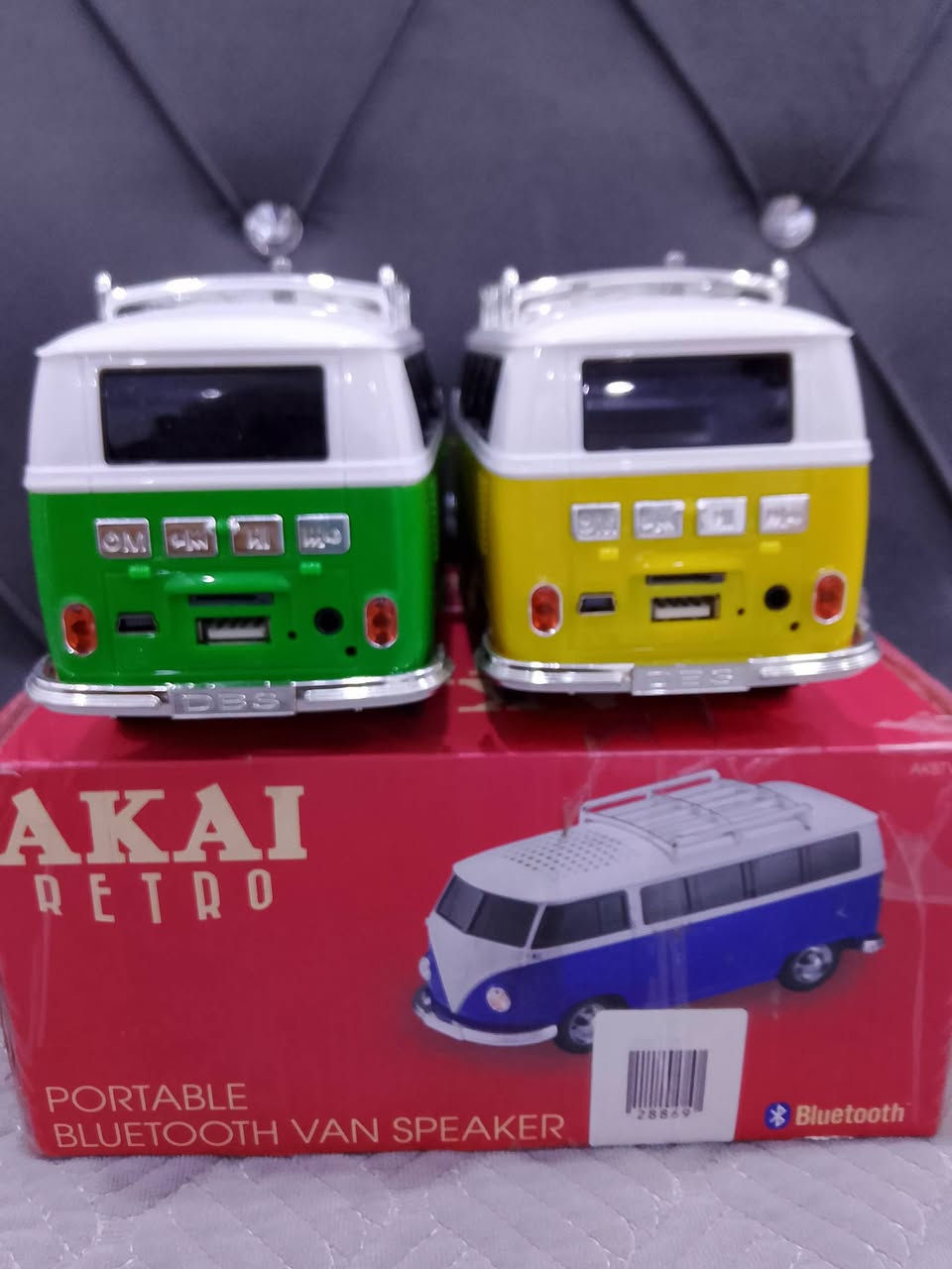 تحفه سیاره فولكس واكن قدیمه سبیكر بلوتوث تحتوي على منافذ ومشغلات  USB وراديو FM و رام sd ماركة AKAI صنع یاباني سعر القطعه 30 الف
