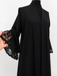 للبيع • ملابس