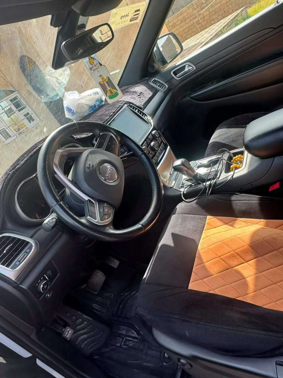 🚙 للبيع | جيب أمريكي جراند – موديل 2022
📍 الموقع: تكريت

مواصفات السيارة:

* 🇺🇸 جيب أمريكي جراند

* 📅 الموديل: 2022

* ⚪ اللون: أبيض

* 🛣️ الممشى: 80 ألف ميل

حالة السيارة:

* الضرر: تبديل بابين جهة الراكب (عكس السائق) بأبواب أصلية بنفس كود باقي القطع.

* السيارة بحالة جيدة.

المواصفات:
ر
✅ فول مواصفات (عدا السلايت)

✅ حساسات أمامية وخلفية

✅ كاميرات

✅ رادارات

✅ نظام توقف ذاتي

✅ تدفئة وتبريد للمقاعد

مراوس بتاهو شهداء والفرق نتفق عليه

2022 او 2023

الاتصال 
***********

