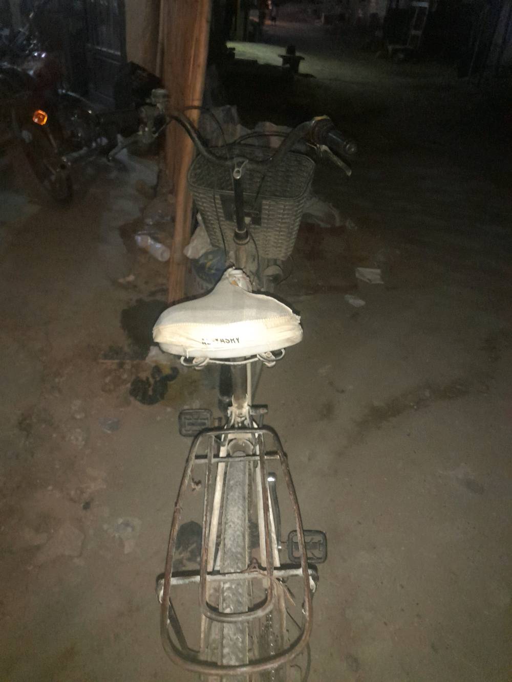 باسسكل بناتي خمسة كير خلفي بي حلو يخبل يتحمل وزن يحتاجلة جوب خلفي أو ركعة + سيم تاير خلفي +عطل كير يحتاجلة تبديل سيم
 (بي مجال )