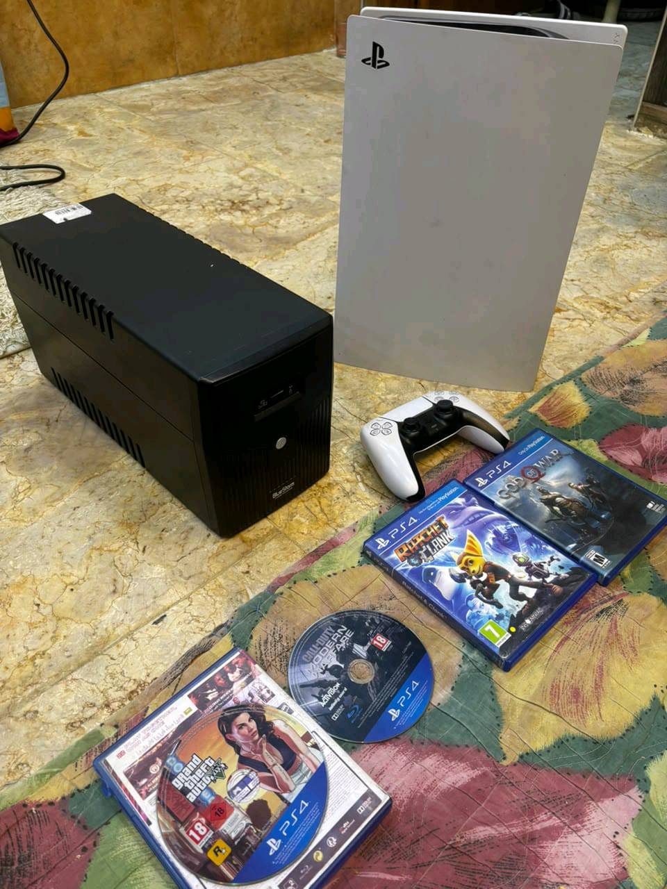 بلي 5 فات للبيع استخدام بسيط كلش نظيف
مع يو بي اس 1500بطاريه هابطه 
مع 4 اقراص gta و god of war و  call of duty و كراش

 السعر 650 بي مجال بسيط 

المكان الأمين الثانيه ***********