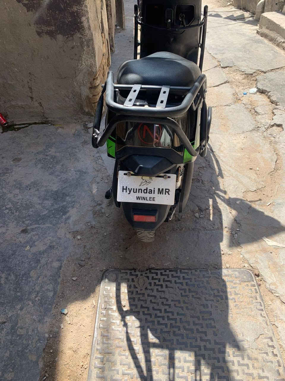 سلام عليكم  دراجه شحن شركه ساو بطاريات صار 4 شهور مبدلهن  دراجه نضيفه سعر 600 وبي مجال للإستفسار الاتصال على الرقم ***********
