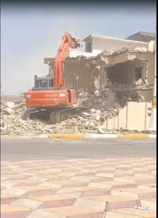 تفليش الدور القديمه🏚️ والبنايات والعمارات ورفع الأنقاض وتسليم الأرض جاهزه للبناء وبأسعار مناسبه جداً ونعمل في محافظة ميسان وكافه اقضيتها ونواحيها الاستفسار  الاتصال على الرقم 
*********** او ***********
