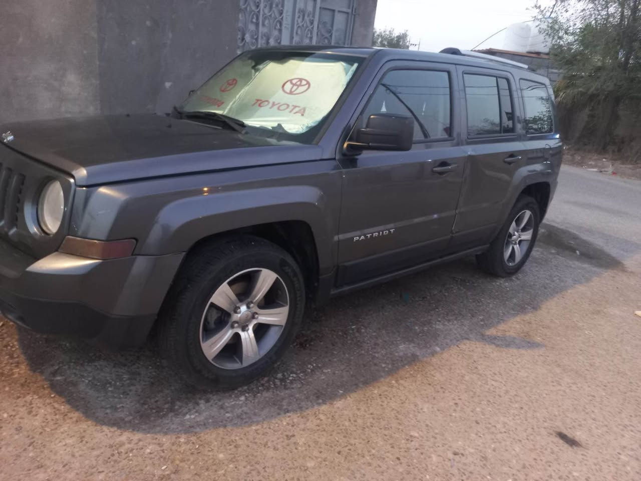 جيب باتريوت 2017 
سايره نظيفة حدادية جديدة تخم تاير جديد بيها فقط بارد وضربه بالباب واضحة بالصور
مكانها البصرة سعرها 125 وبيها مجال  
للتواصل واتس اب : *********** البصرة, العراق

