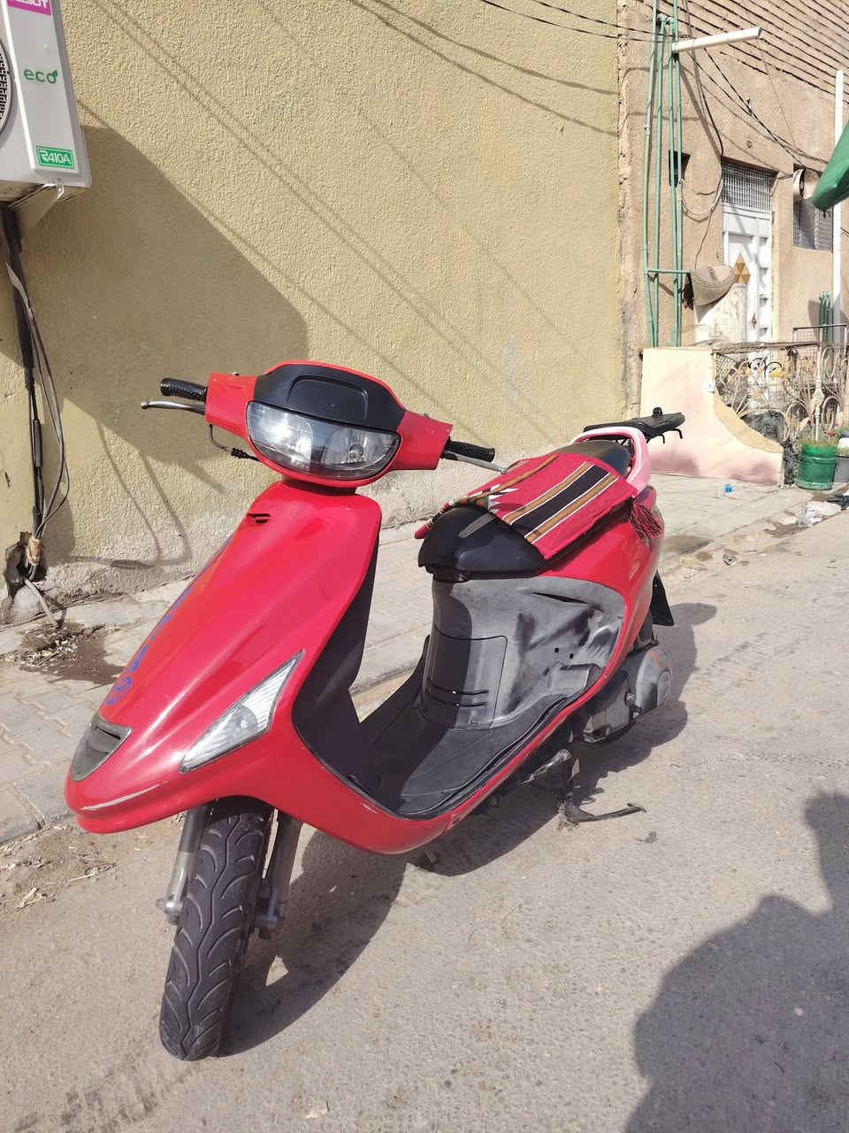 دراجة فراشة مال حاوية كفالة عامة محرك مامفتوح اي نقص مابية كلشي بيها شغال ورقة الوكيل موجودة السعر خاص مكاني النجف ***********
