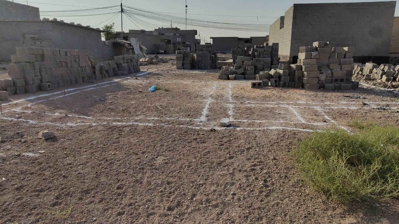 السلام عليكم قطعه ارض للبيع طابو زراعي مكاتبه بأسمي ومقدم ع تطويب بيها معامله تطويب المساحه 202م 
الوجه 10_70c الضهر8_92c النزال 20_70c الموقع خلف مجمع الرحاب قريبه ع شارع التبليط قرب شارع المضيف مكاتبه ب اسمي مخططها تخطيط مهندس الخريطه موجوده ويه الصور حته اجعبها مواد جعب كاملات بيها بلوك بس متوازي ع بيعتها شارع كدامها 10 السعر 30 وبيها مجال التواصل ***********

