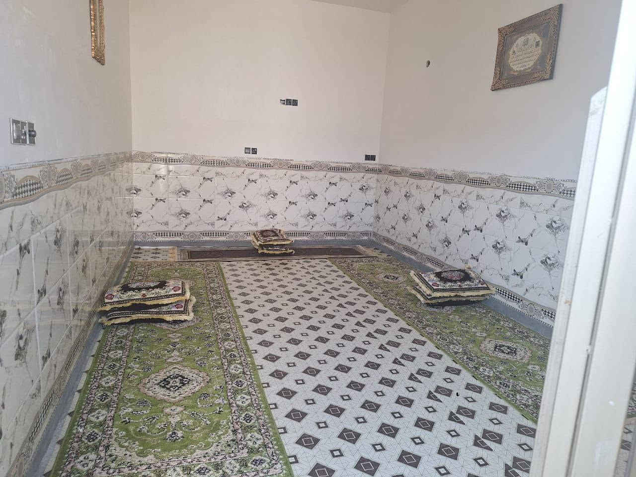 بيت اللبيع بي  اجازه سنة البناء25 م150
يحتوى على غرفتين نوم 5*375mغرفه 3500*3500

صاله 5*6 استقبال  6*3700 مطبخ 4500*3500m

صحيات كامله / نقصه بس ارضيه  رقم العقار 2586

السعر 70 وبي مجال حي العطاء خلف شارع 30 #يبعد #عن_شارع 30  #380متر

***********

***********واتساب
