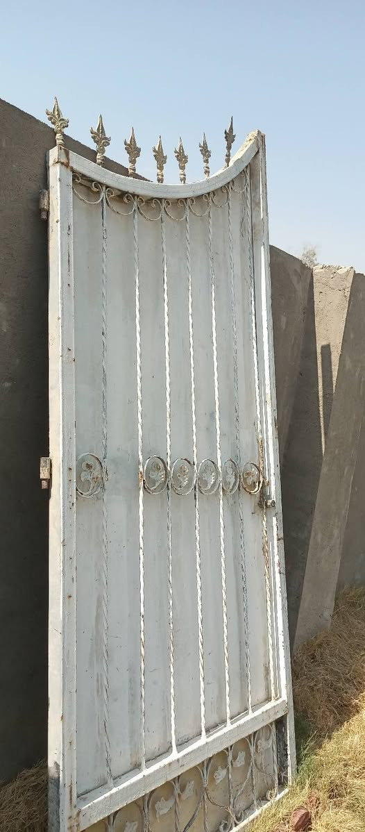 باب سلايد مستعمل ثقيل جدا الظهر حديد للقطعه الكبيره والصغيره بلاستك سميك بدون مرفقات الطول 360 والارتفاع 220 السعر 300 وبيه مجال بسيط بغداد قرب الجسر الفرنسي ***********
