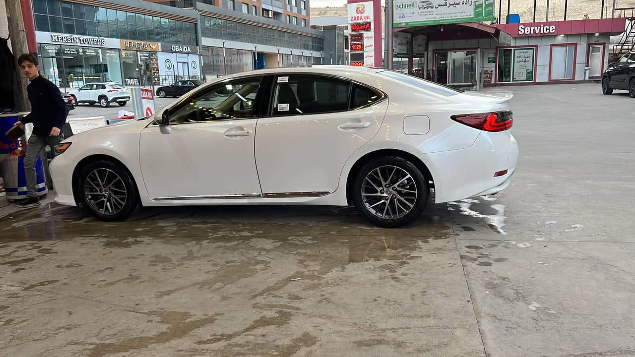 لكزس ES 350 موديل 2016 
خليجي فول مواصفات
اللون أبيض
محرك V6 ستة سلندر
الكير والمحرك بشرط، ما مفتوحات
ماشية 235 ألف كم
بيها تعديل بسيط بالجاملغ الخلفي
السيارة جديدة كلش وحلوة ونظيفة
بصمة
بانوراما كاملة
داخل قيسي
رادار أمامي وجانبي
كشنات جلد
تدفئة وتبريد الكشنات
الكشن والستيرن كهرباء
شاشة
ماوس
تبريد مركزي
وبعد بيها هواي مواصفات
السنوية باسمي وبشرط التحويل المباشر
بيها كتاب كمرك، 
تكدر تدخل بيه إلى أي دولة، 
صالح لمدة سنة

❇️ طلب الـسـعـر بالتعليقات ✅

مكاني: دهوك
رقم صاحب السيارة: ***********
***********
