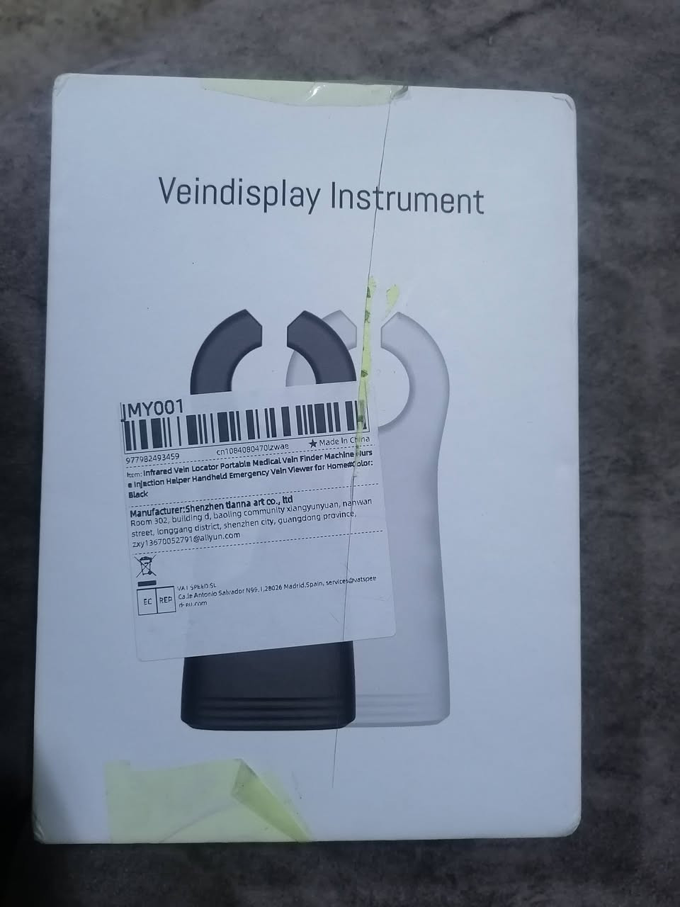 جهاز كشف وريد
هذا الجهاز هو كاشف أو عارض الأوردة (Vein Display Instrument / Vein Finder)، وهو أداة طبية تُستخدم لتحديد مكان الأوردة تحت الجلد بدقة وسهولة.

***********

اعلئ سعر

نص مكتوب في الصور:
- Asiacell|ASIACELL 4G Emergency calls only 20% 8:44 جهاز كشف الأوردة ا... Google Search يختلف سعر أجهزة كشف وعرض الأوردة ( / Vein Finder Vein Display Instrument) في العراق بشكل كبير اعتماداً على جودة الجهاز، والتقنية المستخدمة فيه (هل هو جهاز محمول بسيط أو جهاز طبي متطور بأسقاط ضوئي متقدم)، وهل يتم طلبه عبر منصات الشحن الدولي أو شراؤه من المتاجر الطبية المحلية: • الأجهزة البسيطة / المحمولة يدوياً (التي تعتمد على إضاءة LED أو الأشعة تحت الحمراء البسيطة): تتراوح أسعارها عالمياً وعبر مواقع التوصيل المباشر إلى العراق (مثل Ubuy وغيرها) ما بين 100 إلى 250 دولاراً أمريكياً (تقريباً 130,000 إلى 325,000 دينار عراقي). • الأجهزة الطبية الاحترافية المتقدمة (التي تسقط صورة الأوردة على الجلد مثل طرازات QV-500 أو الأنواع المماثلة المستخدمة في المستشفيات الكبرى): تتراوح أسعارها عادةً بين 1,000 إلى 2,500 دولار اسأل Gemini Flash-Lite