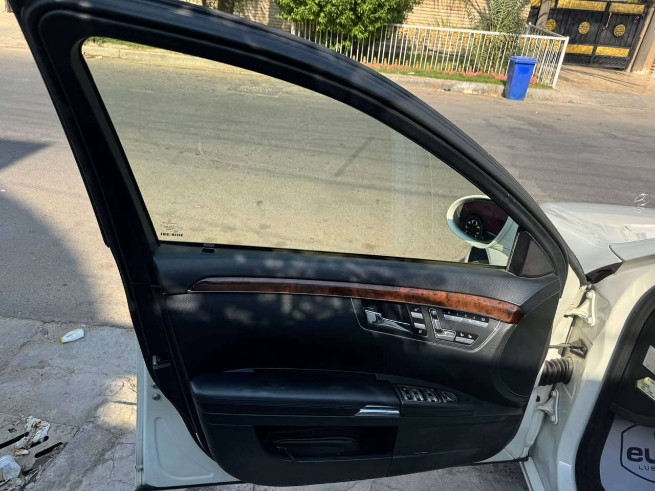 سلام عليكم للبيع S500  موديل 2006
وارد يابان مكفوله من الضرر

صبغ دعاميات وجاملغ خلفي عكس السايق فقط

المواصفات فول 1/1 :

- محرك V8  المرغوب

- فتحة سقف SlideRoof

- ابواب شفط كهرباء

- صندوق كهرباء

- داخل اسود مع صاج

- كشنات جلد + خزن Memory

-كشنات تدفئه وتبريد

- كشنات كهرباء امامي 

- شاشة وسائط + كاميرا خلفية

- ثلاجة اماميه

- مري شفط / اشارة بالمري

- ماوس تحكم + تحكمات ستيرن

- حساسات اصطفاف امامي / خلفي

- سستم صوت HarmanKardon

- ستيرن كهرباء و تدفئة

- تبريد منفصل + قطعتين مع تحكم خلفي

- لايتات داينمك اوتو Dynamic 

- برده خلفية

- تچاوي كهرباء امامي + خلفي

رقم بغداد هزه واراقام وسنوية جديد 

السعر155 ورقه بيها مجال

السيارة كل شي بيها بلادي و كل اوبشناتها شغاله

مسويلها ادامه

العنوان بغداد /  الاتصال عله الرقم ***********
