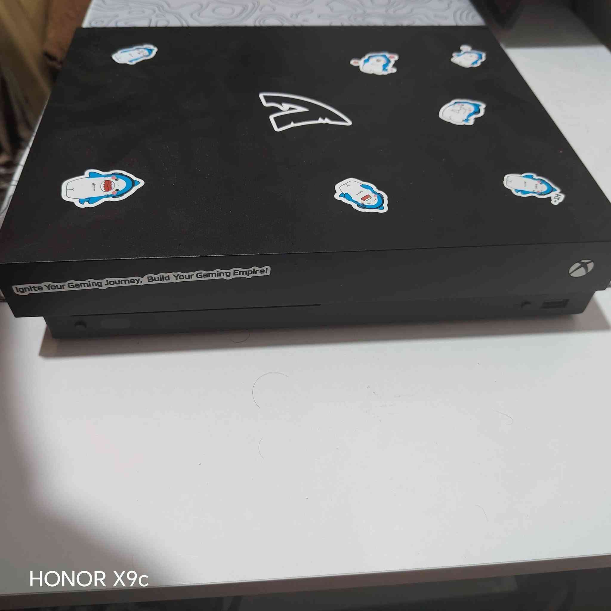 السلام عليكم
__________________
XBOX ONE X
واحد تيرا لوك ستيكر ما مفتوح بي اشتراك كيم باس باقي 39 يوم ويخلص وبي أكثر من 15لعبة منسوخة وحساب
فورت نايت بسيط الجهاز كلشي ما بي جديد اتشغل وتلعب
تجيك ويا بطارية لل جوستك ينعاد شحنهة(الجوستك مال وان فات أصلية)
_______________________________
الـــســـعـــر 200 ألف قفلل 🔐

للتواصل ***********
