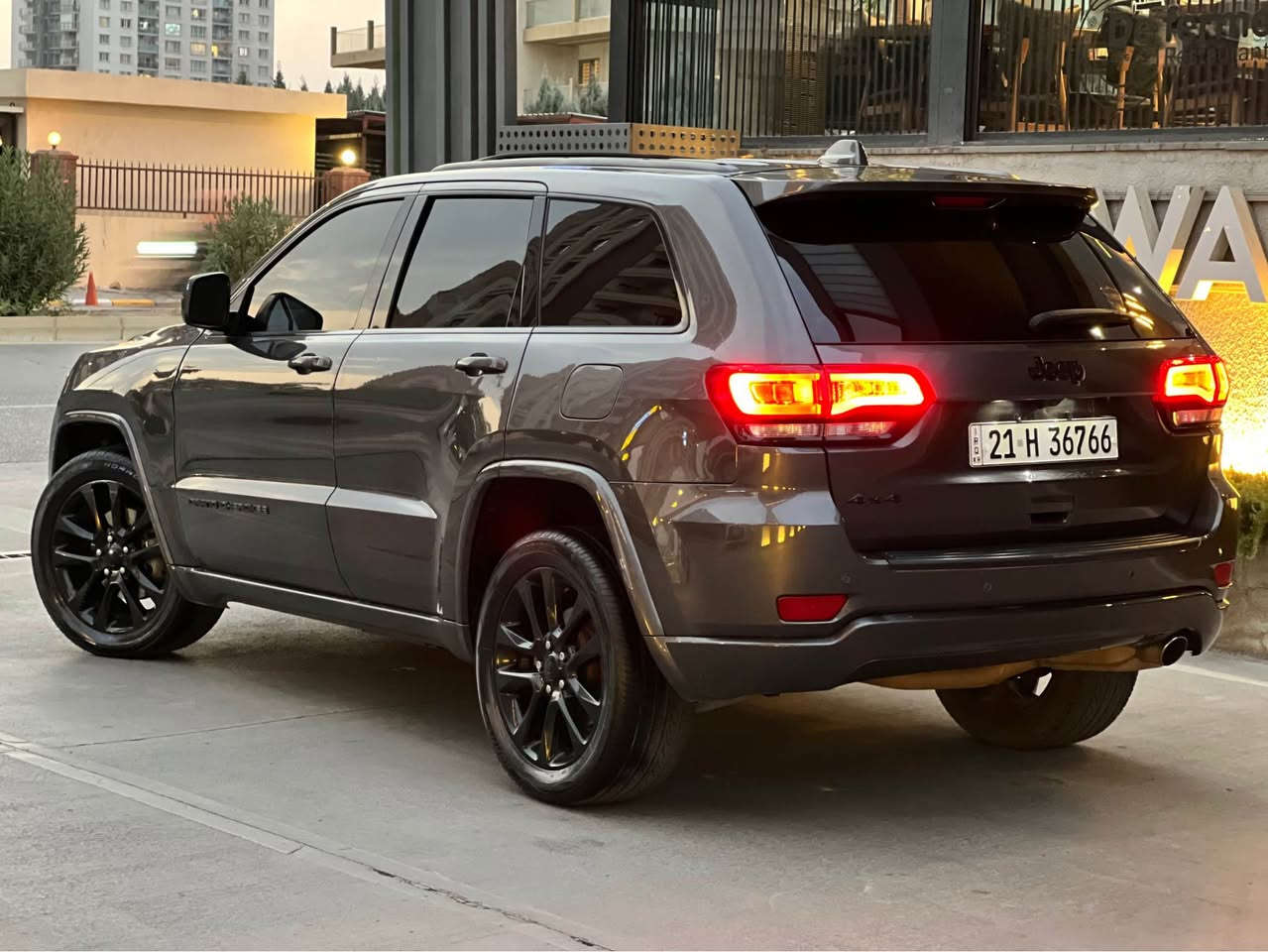 JEEP GRAND CHEEROKE 2020 ful
بونيت بوياخ ناوه ى نه گرتوه 2,3 ساردى بچوكى هه يه 
ماوەی ڕۆیشتن 90 هەزار میل
بەسمە و شەغال
شاشە گەورە 
کوشن شاموا 
کوشن جلد و کوشن هیتەر و کوشن کارەبای
ئۆتۆ پارك و ئۆتۆ هۆڵد
سڵاید 
سنوق شەفت
ئاوێنە ڕادار 
تەبرید مەرکەزی
دەبڵ ئەکسل4x4
نرخى205$
*********** السليمانية, العراق
