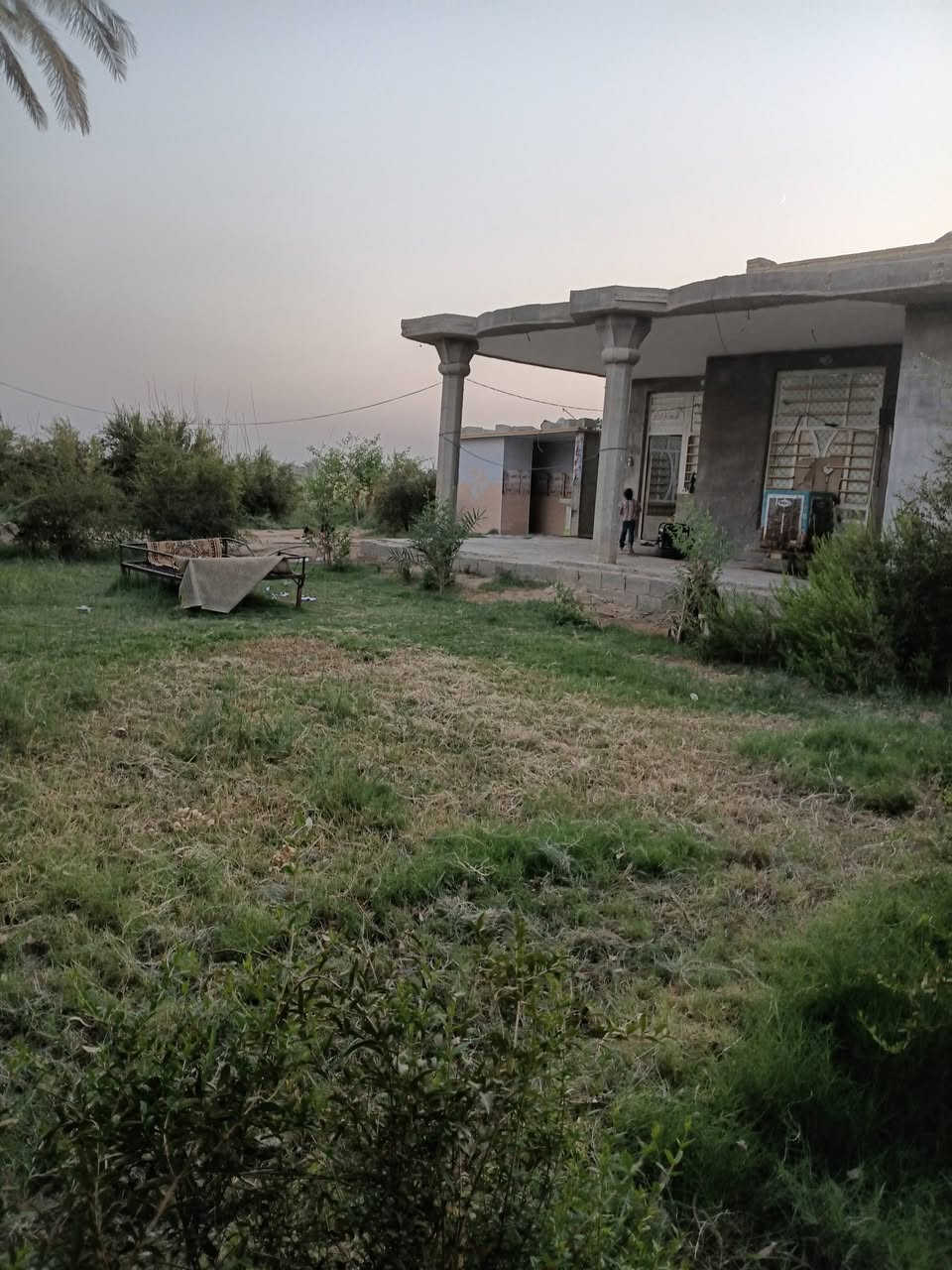 البيع ٢٠ دونم مع بيوت اثنين حديثات عقد ١١٧مي موجود مدرسة بابل جبلة رشايد ***********
