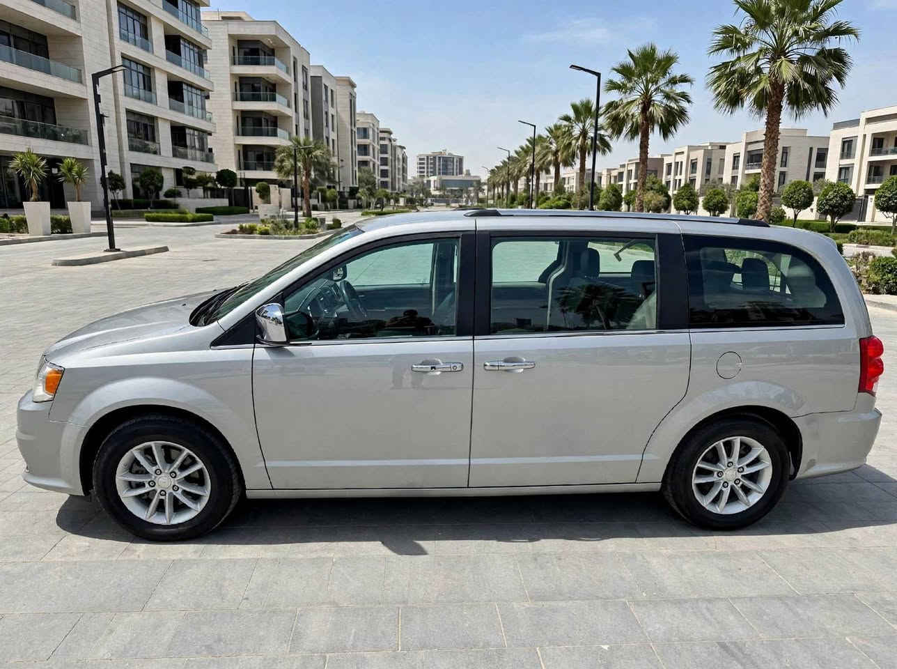 سلام عليكم للبيع دوج كرفان 2019
رقم بغداد بسمي  مواصفات  اس اكس تي
فول مواصفات وارد امريكي محرك 6 سلندر 3600 
باب كهربائي صندوق كهربائي كراسي كهربائي
تحكمات ستيرن مثبت سرعة
كامرة خلفية وشاشة بلادي قلاب  نظام ايكو لتقليل صرف البنزين 
تبريد مركزي 3 قطع  دواخل جدا نظيفة كشنات جلد كامل 
7 راكب كراسي سياحي منفصل بلع  
مكينة وكير بلاد (غير مفتوح) سيارة باسمي تحويل مباشر 
سيارة مال بيت استخدام قليل جدا  ماشية 70  ميل 
الضرر بسيط مثل ما موضح بالصور 
سعر 185 مع المجال
عنوان بغداد تفاصيل اكثر هذا رقمي ***********
