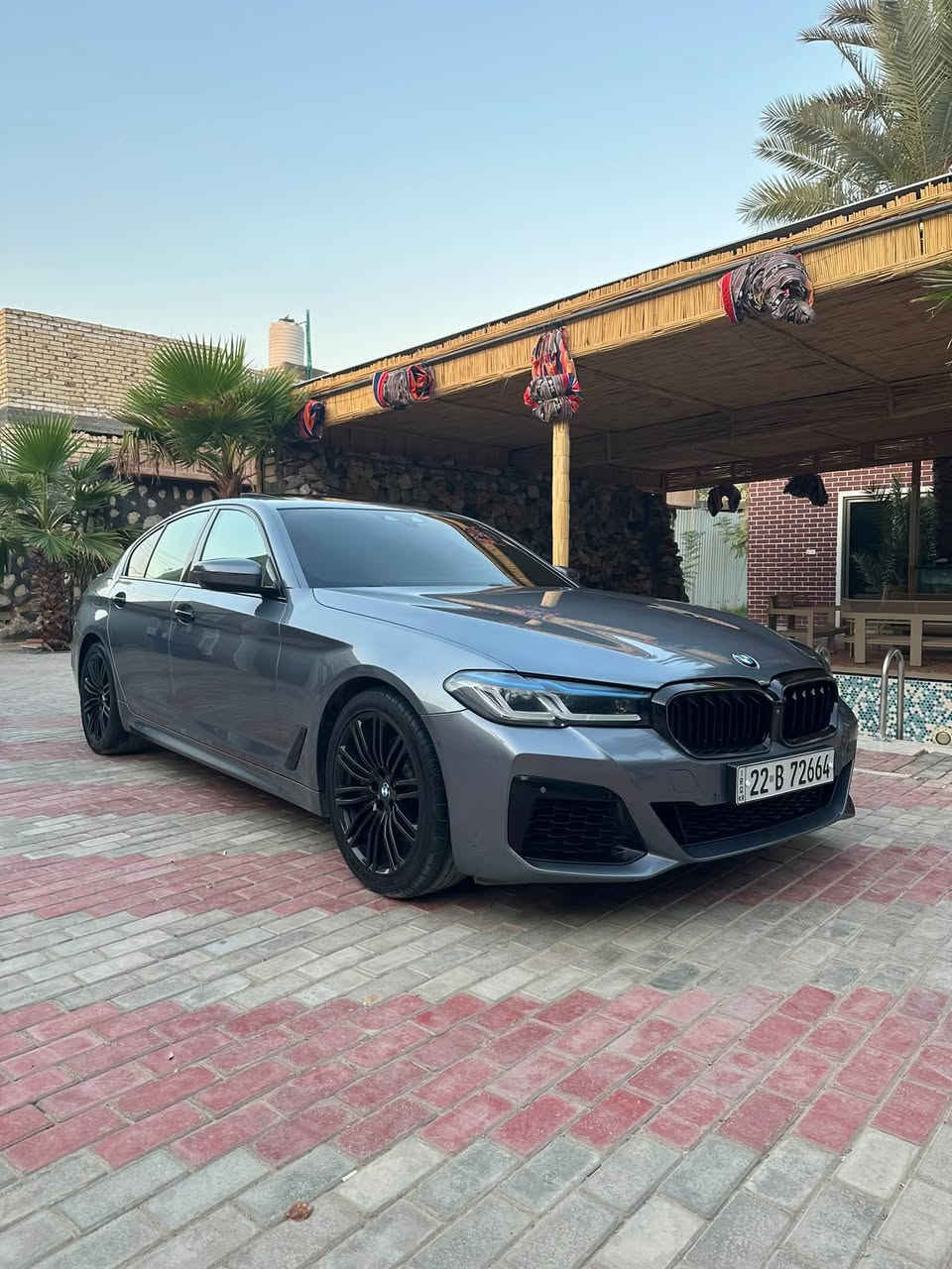 للبيع BMW 530i موديل 2020 أصل M Sport بلادي فول مواصفات:
ماشية فقط 71 الف - mil

المحرك والأداء: محرك B46D توين توربو، كير أوتوماتيك رياضي بـ 8 سرعات مع شفتات ستيرن، نظام تعليق M الرياضي ودفع خلفي.

فتحة سقف، كراسي مريحة كهربائية بذاكرة وتدفئة، إضاءة محيطية

هد أب ديسبلاي (Head-Up Display)، صوت Harman/Kardon، كاميرات 360، ودخول ذكي

لون مميز: بلو-ستون ميتاليك (سماوي)

الضربة: ضربة خفيفة بالخلف ومبدلة جنطة "بلادي"
 (ومرفقة صور الحادث للشفافية).

السعر: 29,5

للاستفسار واتساب : [***********]
