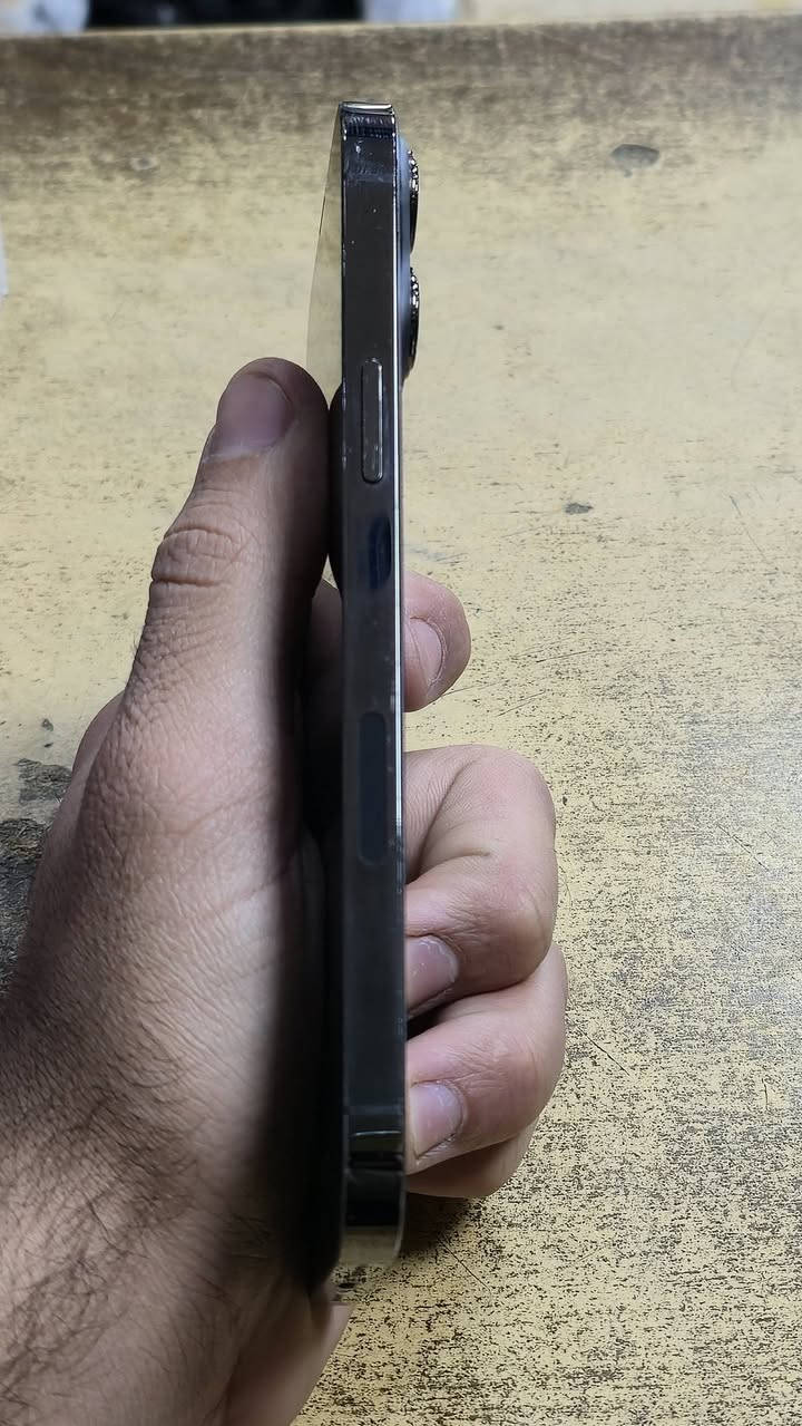 سلام عليكم...
​✨ iPhone 13 Pro Max - للبيع ✨
​اللون: [اسود بحت]
​الذاكرة: [256GB]
​نسبة البطارية: [% 87] اصل وكاله
​ والنظافة [75%]
 نوعيه ​الجهاز امريكي شريحتين وحده ذايته وحده سيم   
📞 للتواصل: [ ***********] 
متوفر فقط واتس اب او اتصال
