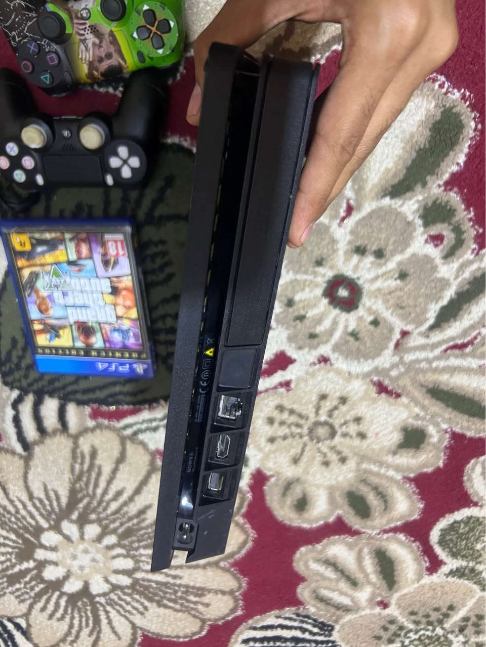 سلام عليكم بليستيشن 4 سلم هارد 500 نضبف لامصلح ولامفتوح وياة قرص gta 
وجوستكات عدد 2 وحدة شغالة والثانية السودة L2 يشكل فقط وواير تشغيل واير الشحن 
مكاني البصرة الجمعيات الاولى
***********
السعر 190 البصرة, العراق
