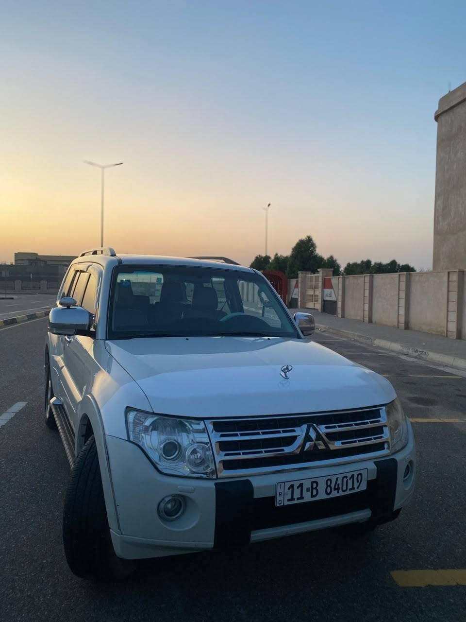 1) سلايت روف
2) مرايه شفط
3) كامره خلفيه
4) دمام 
5) كشنات جلد كهرباء
6) السيارة فول ومعروف الحبتور 
7) ماسحات لايت 
8) زراكات لايت 
9) اكياس هوائية
10) تحكم مقود 
11) حساسات خلفيه
12) فتحه سقف 
13) اوامر سرعه 
14) بروجكتر 
15) بلوتوث
16) تبريد 3 قطع 
17) شاشه كبيره
18) المحرك 3500
19) دبل كير
20) لايت زنون
موديل ٢٠١٠

(140 ورقه)
رقم الهاتف : ***********
