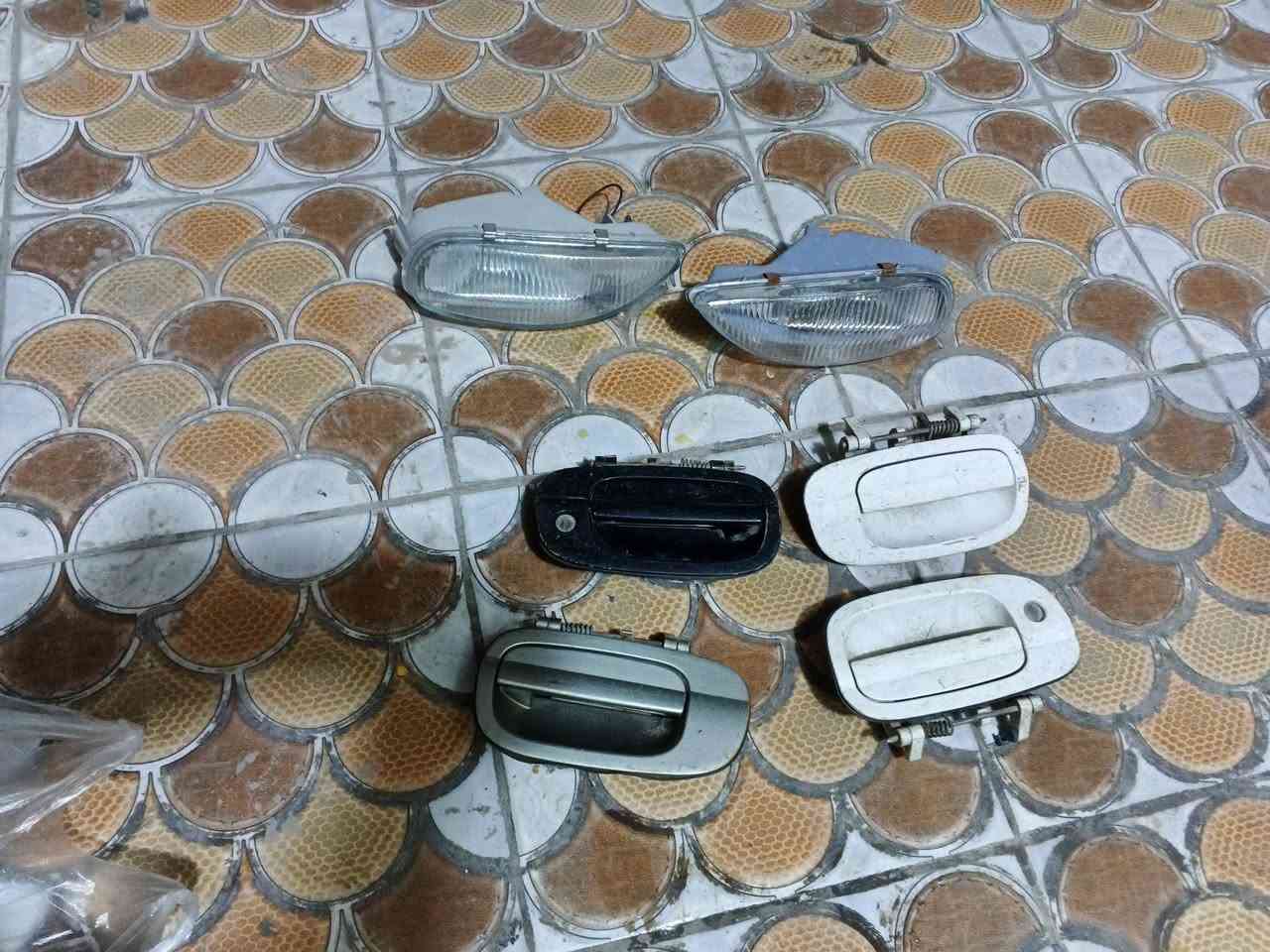 يدات ابواب خارجيه حاويه اصليات كوري وزوج بلاجكتورات وعندي دعاميه كامله هي والبراكيت وعندي زوج لايتات اليحتاج يتصل ***********الخط بي واتساب
