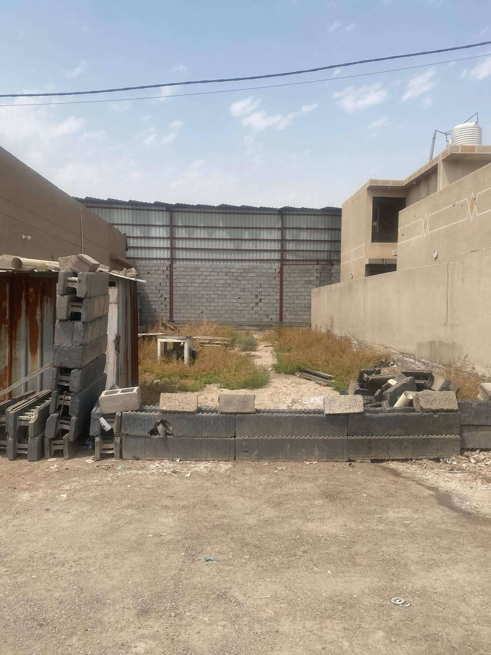 قطعه أرض للبيع المساحة 200 متر
الصافي 190  متر بعد تخريج نص متر بين البيت 
الواجها 10 متر 
النزال 20 متر 
الموقع جرف النداف قريه الفاروق
زراعي قرار 17 
الاستفسار على الرقم 
***********
