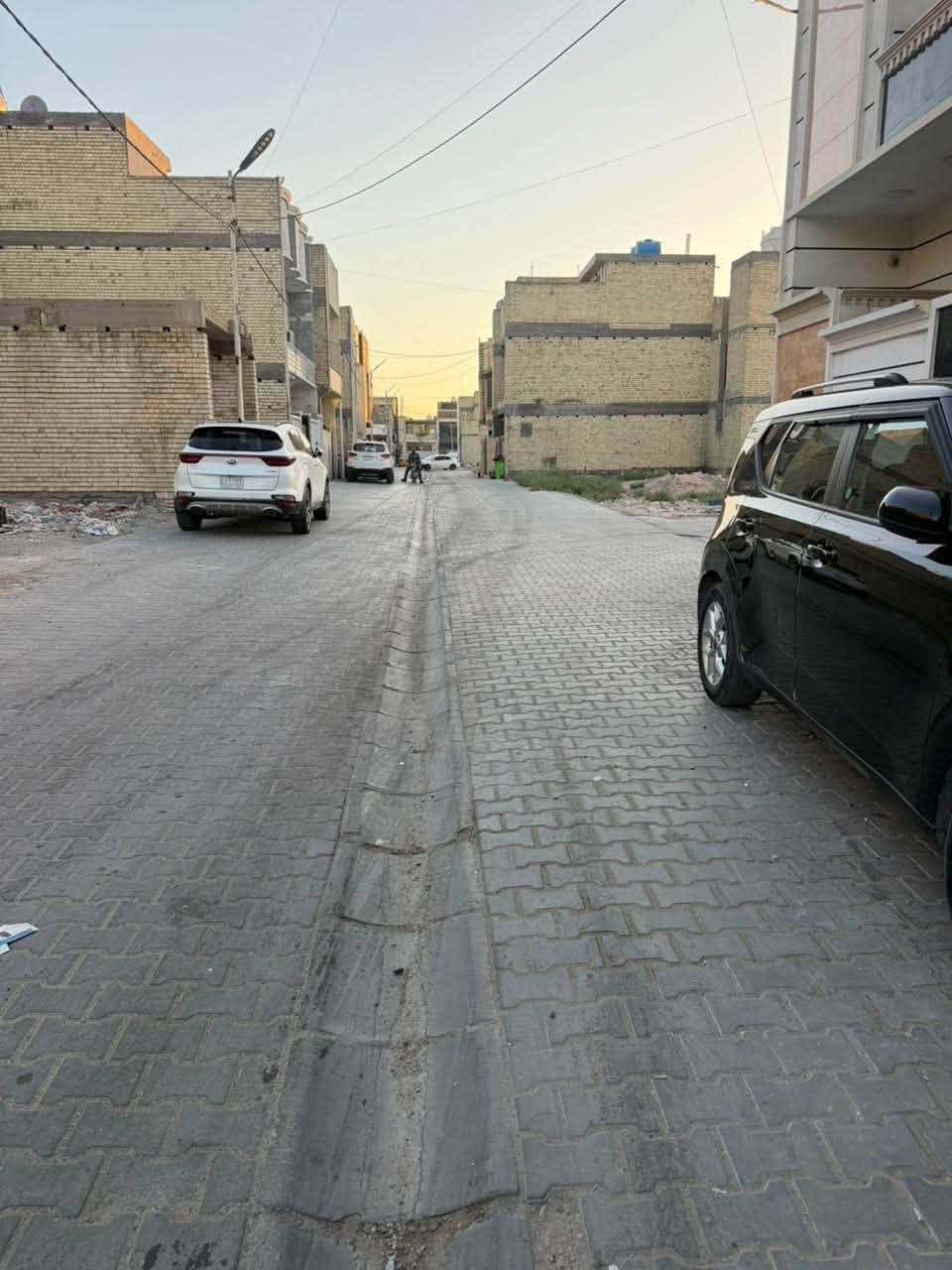 دار للبيع زراعي. سند 25 
   مكانة حي العدل هيكل طابقين.  موقعة يخبل عل شارع. ومنزل الموقع هم. سعرة90 بي مجال  
 60متر البيت نزال15 واهجة 5
***********

