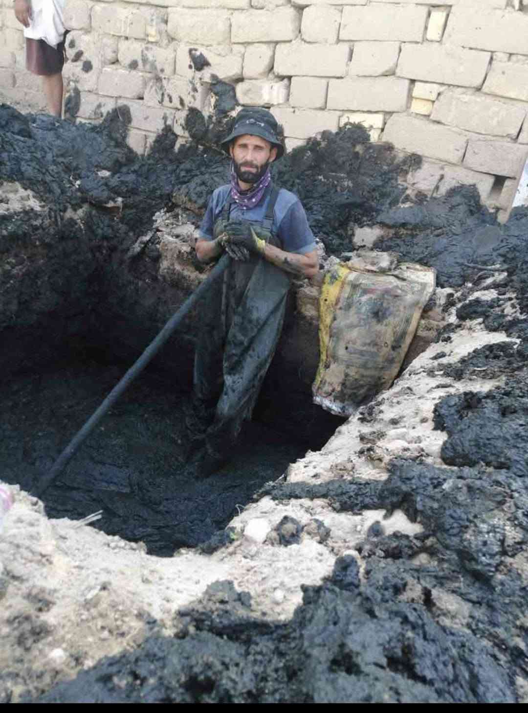 من رخصه الادمن إلي عنده جفره قديمه طايح سكفها انضفها ***********

نص مكتوب في الصور:
- REDMI NOTE 8 PRO AI QUAD CAMERA
- TikTok lite @user5k8dvdl2ki