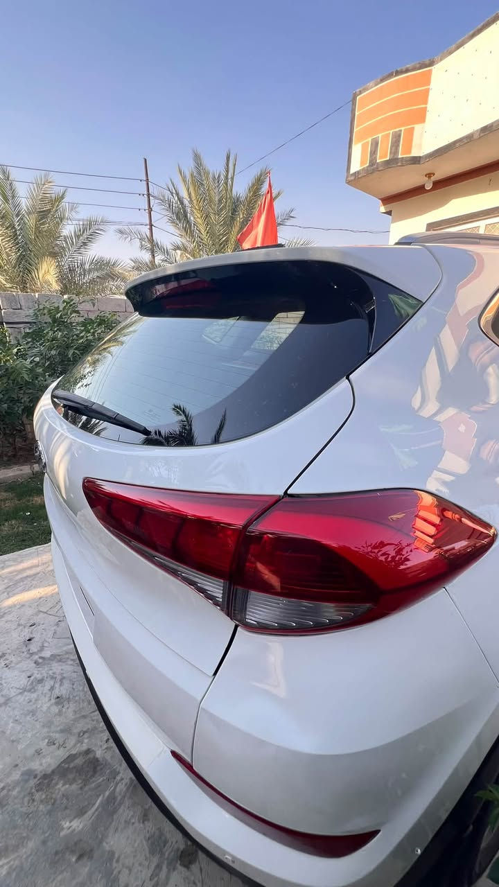 توكسان ٢٠١٨ خليجي رقم بغداد دولي تحويل مباشر كير محرك مكفولات من كلشي السيارة بيها بين البابتين صبغ شي قليل وبيها بارد بنفس الصفحة جاملغ خلفي والأمامي بيهن بارد والتكمه بيها بارد كذلك اكفلها من الضربه البنييد براغيه مفتوحه ماشيه ١٦١ كيلو مكاني دجيل 
سعرها ١٤٧ وبيها مجال بسيط والله أتحدى واحد يكول اكو بهيج سعر 
***********
