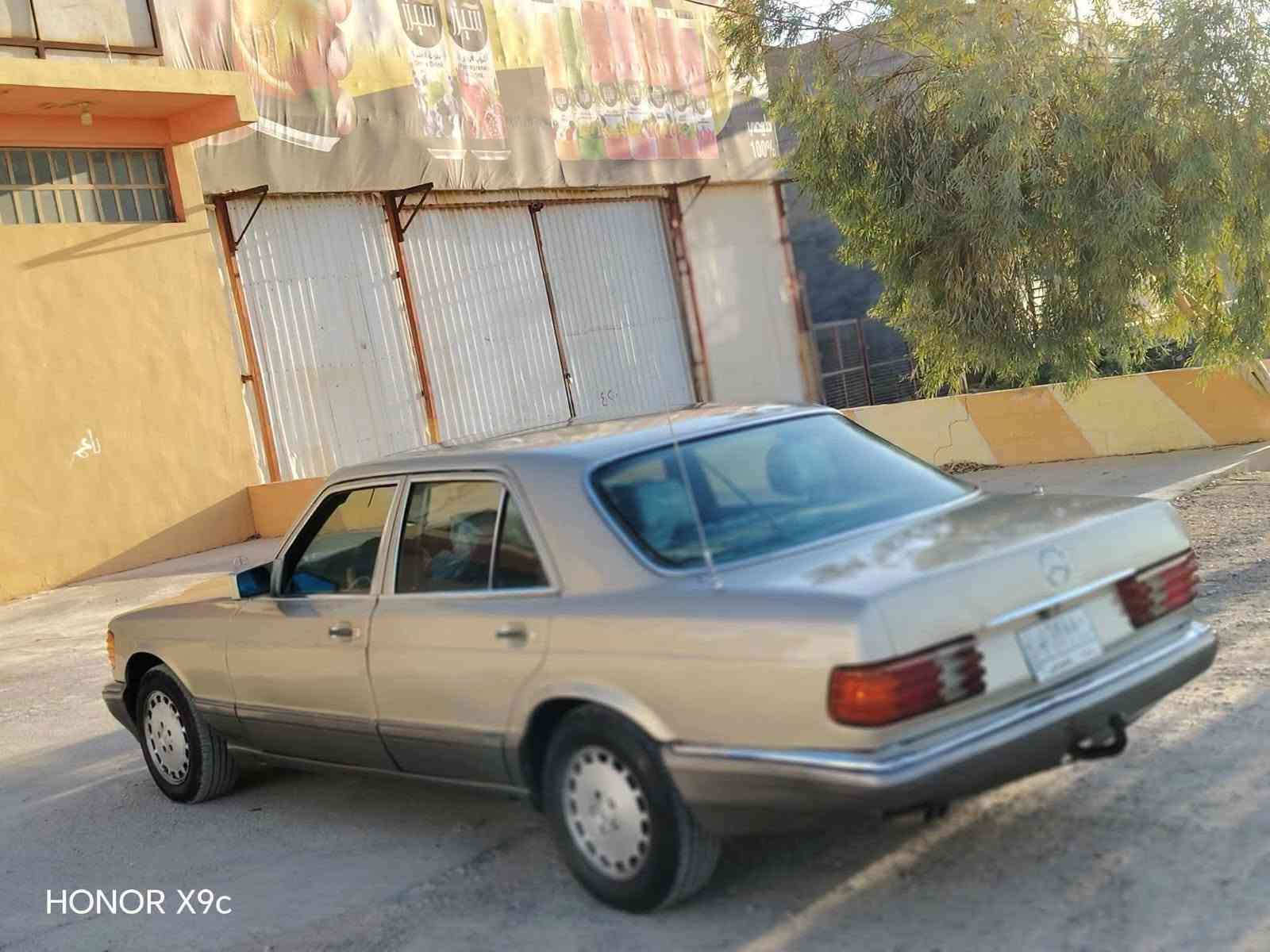 السلام عليكم 
مارسيدس 300 موديل 1987 مصبوغه عام جماليه كير ومكينه بطه جاهزه صدر جديد سياره حلوه وجاهزه بدون نقص تحويل مباشر السعر 40 وبيه مجال بسيط مراوس حسب القناعه العنوان الرمادي التأميم رقم 📱 ***********

نص مكتوب في الصور:
- HONOR X9c