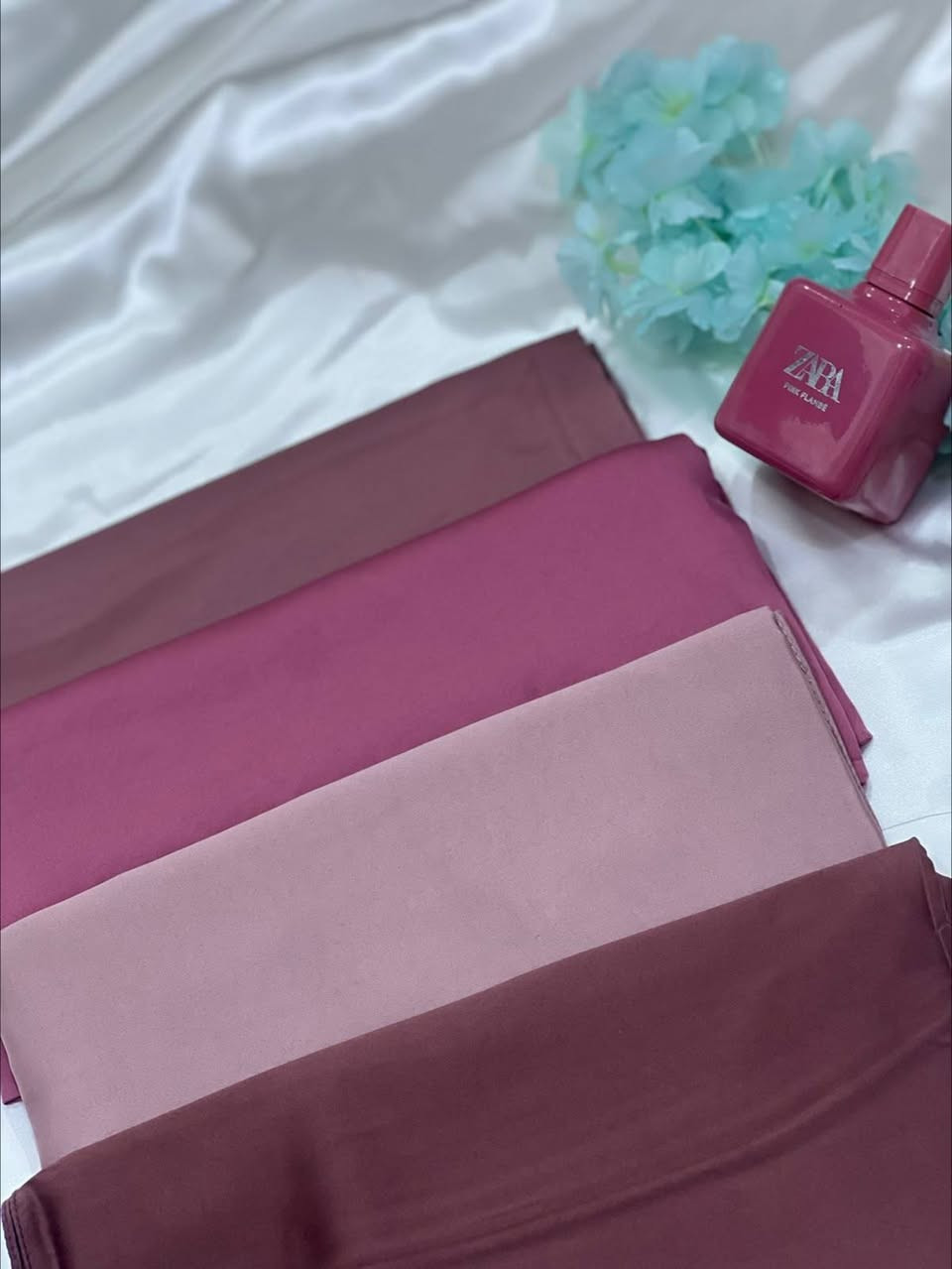 🌸✨ حجابات الزهراء ✨🌸
تشكيلة متنوعة من أجمل الحجابات وبموديلات تناسب جميع الأذواق 🤍

🩷 حرير
🌸 جرجيت
🌷 قطن مشجّر
🤍 قطن إسلامي
✨ رايون

🚚 التوصيل متوفر إلى: 📍 الرميثة
📍 السماوة
📍 جميع المحافظات العراقية 🇮🇶

حجابچ المفضل تلقينه عند حجابات الزهراء 🤍🌸

للحجز دايركت أو التواصل على رقم الواتساب :***********

نص مكتوب في الصور:
- 9. 7. 8. 12. 11.
- 41.
- 45.
- 21.
- حجاب قطني مشجر قطني الطول 115 السعر 8000 بسيط .. أنيق .. ويكمل إطلالتك
- 6.