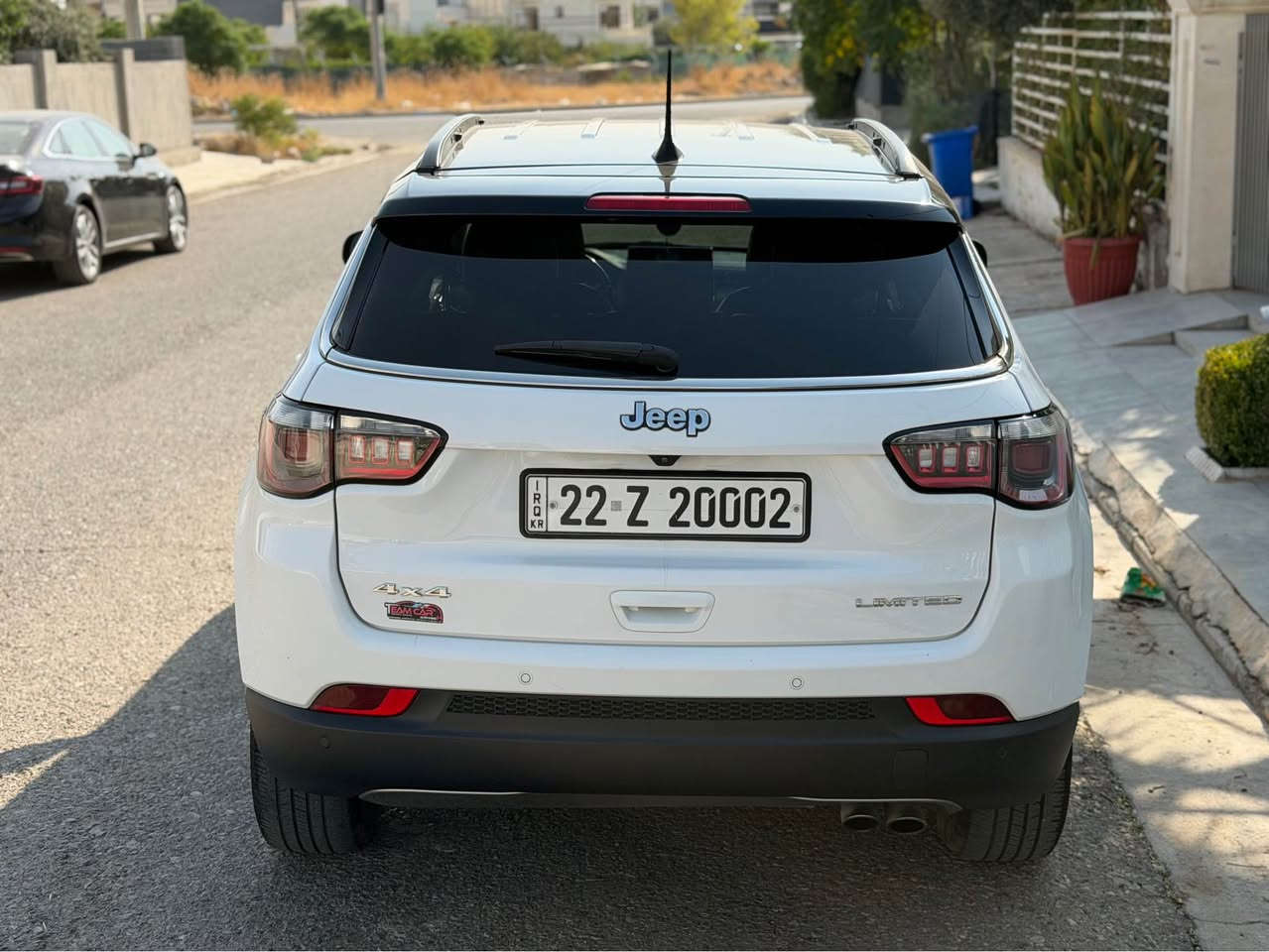 Jeep compass Limited 2022
فول مواصفات للأخير عدا الفتحة ماشيه 79 الف فقط
• المحرك والأداء: محرك 2.4 لتر 4 سلندر، بقوة 180 حصان، وعزم دوران
حوالي
• ناقل الحركة: أوتوماتيك 9 سرعات (دفع رباعي 4x4).
• التصميم الخارجي: سقف أسود بلادي (توين كلاور)، لايت زينون/ليد، ويل
كروم
• المواصفات الداخلية والتقنية: شاشة كبيرة (10.1 بوصة) تعمل باللمس، نظام آبل كاربلاي/أندرويد أوتو، كشنات جلد (تدفئة/تبريد)، تشغيل عن بعد،
بصمة.
• الأمان: رادار أمامي وجانبي, حساسات خلفية، كاميرا، وسائد هوائية متعددة.+فور ويل يعني دبل اكسل بعد وهوايه مواصفات بيها سياره مكفوله من اي نواقص كله بشرط ضرر كلش خفيف فقط بونید و جاملغ اماني من جهة سكن  بدون اي ضرر داخلي كله بشرط السيارة جديدة بمعنى الكلمة كلش نظيف وبالواقع  بعد احلى من الصور وجاهزة 100%
مكانها اربيل رقم تلفون *********** بي واتساب أربيل, العراق
