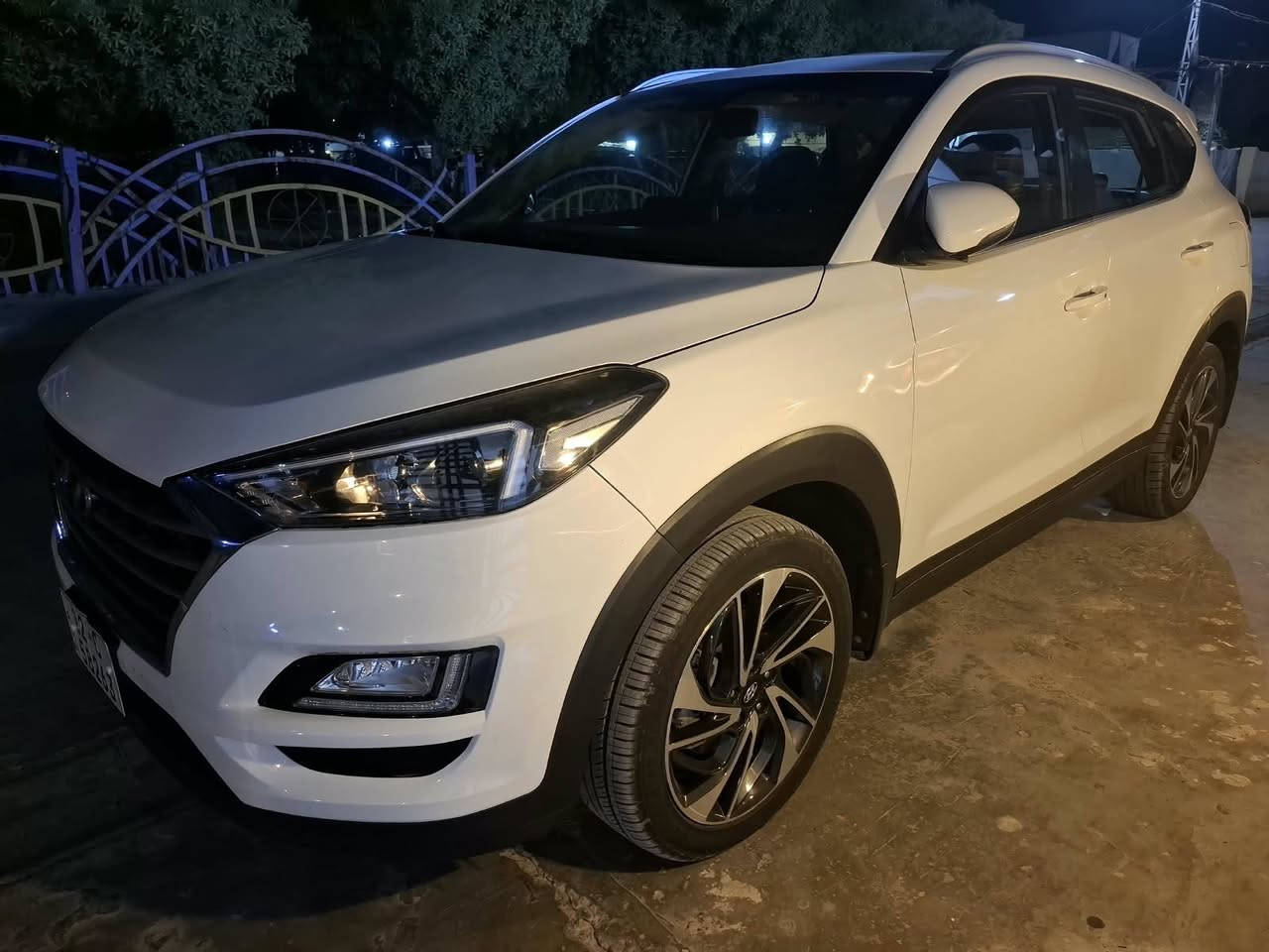 السلام عليكم السعر 185 وبيهه مجال سياره ماشيه 38 حقيقي
توسان 2019 خليجي كفاله عامه من كلشي 
رقم اربيل تريد تحويل تريد وكاله 
 سياره وضع الشركه كلشي بيه جديد 
فول عدا البنرما 
بصمه كشن كهرباء تبريد قطعتين 
شاشه 
سياره كلش حلووه 
مكاني واسط العزيزيه 
السعر مناسب 
‭*********** ) )
