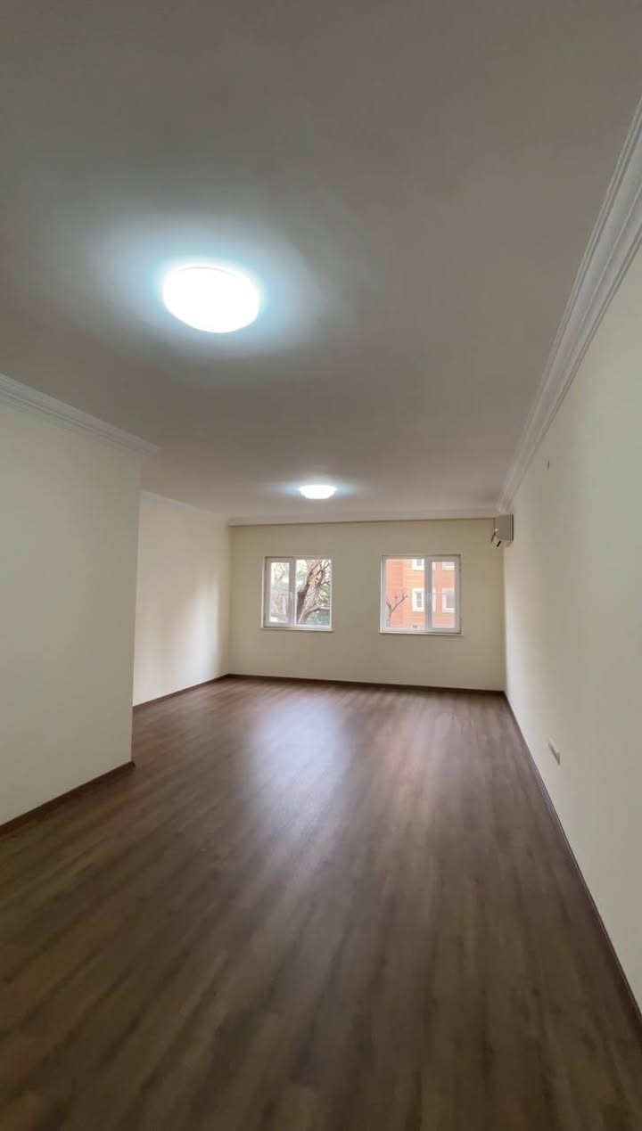🏡 فرصة قد لا تتكرر… هل ستكون من نصيبك؟

🌿 واجهة بإطلالة مطلة على الفلل تمنحك الهدوء 

 شقة B مرممة بالكامل

مساحة 186م

طابق أرضي

جنوب.شرق

لمعرفة السعر:

***********

***********
