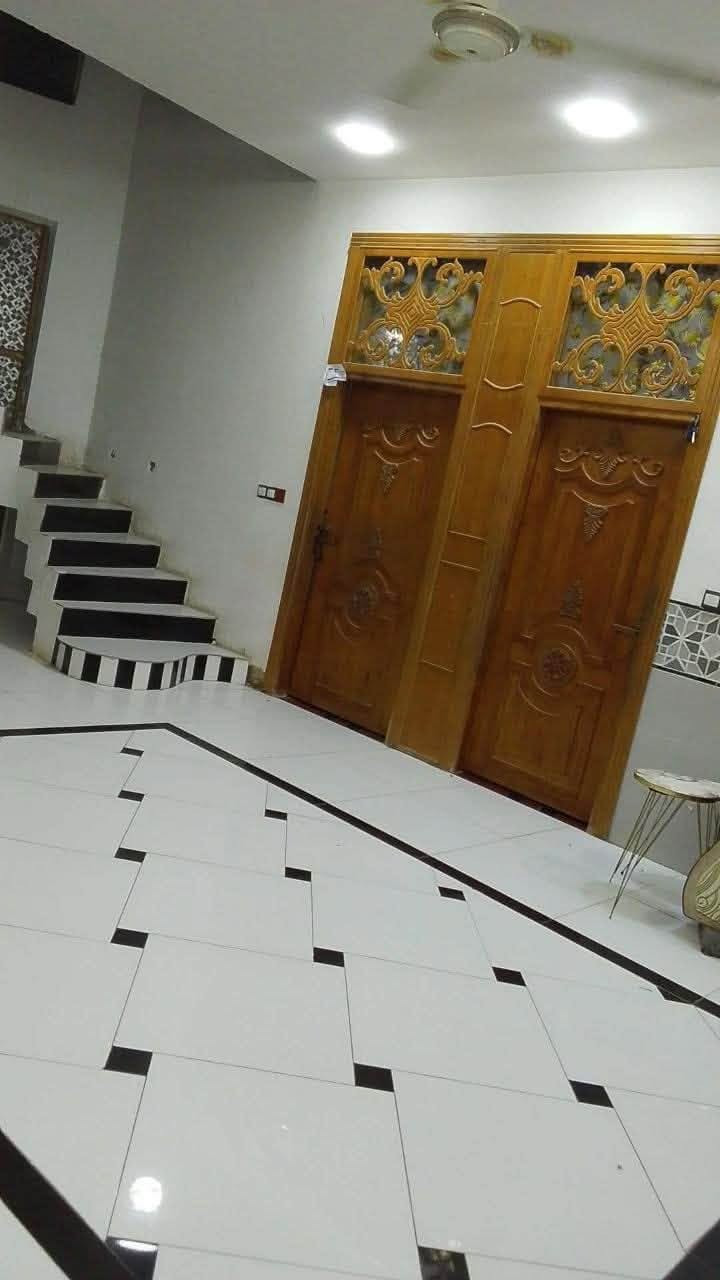 بيت للبيع طابقين كونكريت مسلح شيش ابوخمسه وطابوك جمهوري وبناء درجه اولى الطابق الاول براني 8*4 والمطبخ 5*5 والصاله 5*9 وغرفتين 4*4 والطابق الثاني غرفه فوق البراني 8*4 والثانيه 5*5 مع صاله وسويت كامل صحيات وسطح مطلوب اسكان 53 مليون 
(وبليد) اتصل على رقم 
***********  او واتساب 
العنوان / شارع سالم
