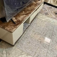ميز • مرمر • يتكبر ويتصغر
