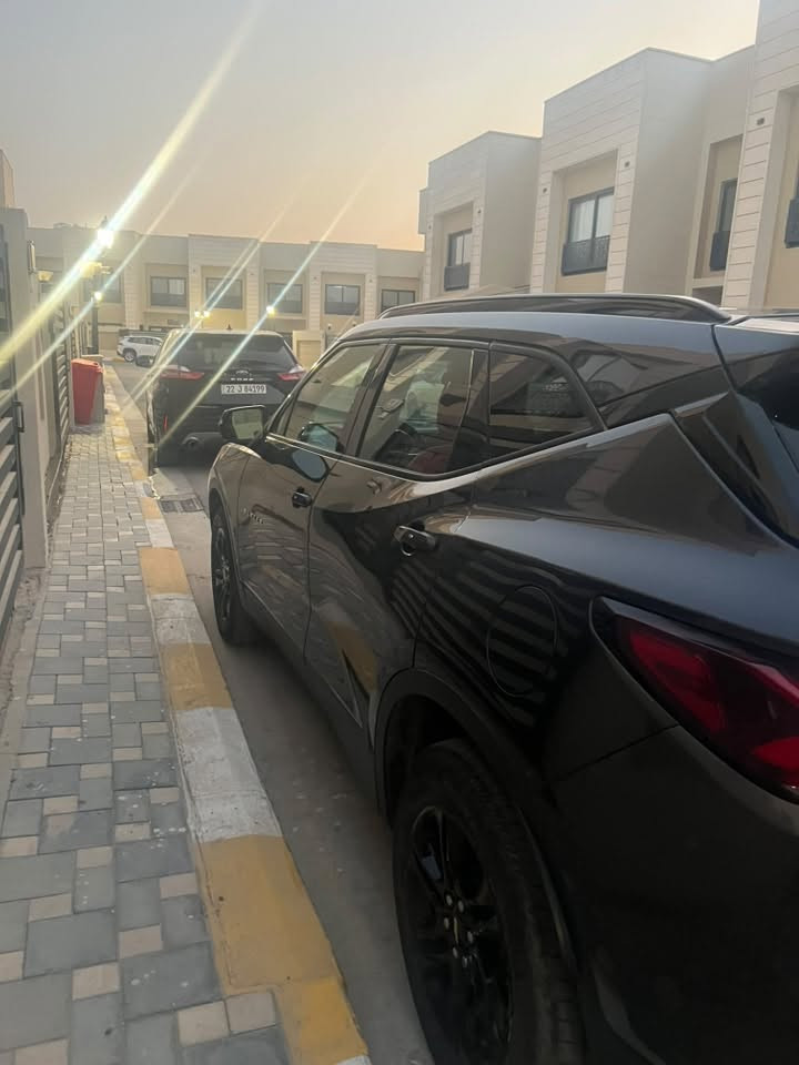 مكانها اليرموك للبيع
بليزر 
2021
رقم اربيل 
Lt3
ماشية ٩٠ الف كيلو 
نظيف بلاد 
حادث خفيف قطعتين 
تعال شوف بعينك ونتفق 
رقم بيه واتساب 
***********
