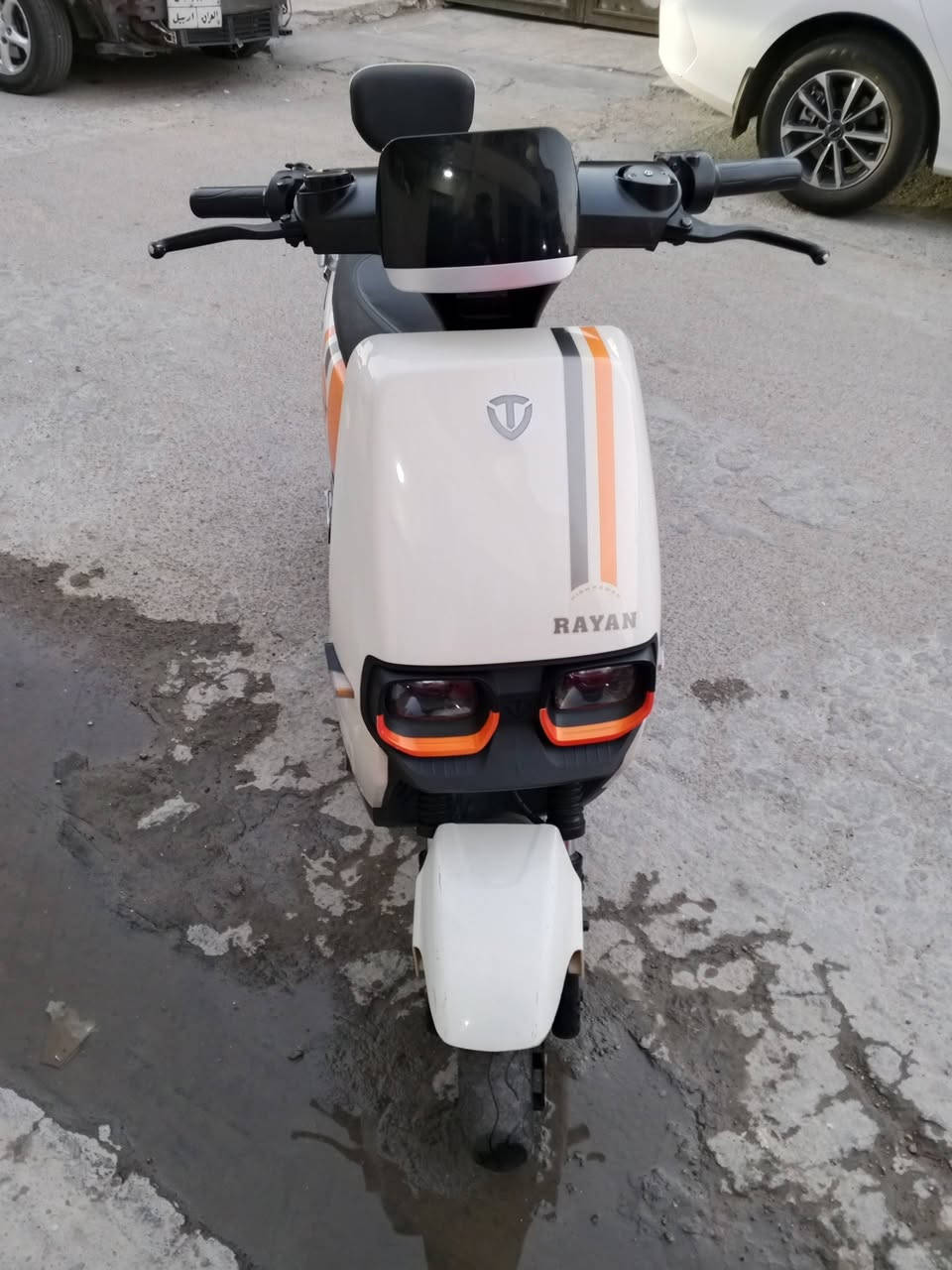 السلام عليكم دراجة شحن ريان ام عيون للبيع 
6 بطاريات الكرافين 
نظام بارك عالي ناصي لايت جدا قوي 
الدراجه نضيفه جداً جداً موديل 2025
السعر 650
للاستفسار ***********
