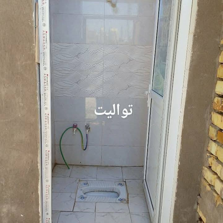 سلام عليكم
البيت البيع طابو صرف
قرب مدرسة المربد حي دجله
مساحه ((200)) متر 
يحتوي على استقبال وصاله 
ومطبخ وغرفتين نوم 
لبيت بناء جديد يحتاج بعض أمور 
اتصال بصاحب لبيت
((***********))

نص مكتوب في الصور:
- استقبال
- غرفة نوم ١
- غرفه ٢
- ستقبال
- منور
- ۲
- صاله
- توالیت