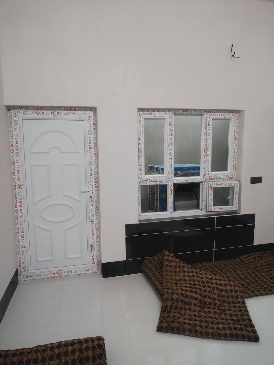 المنيوم • بلاستك • زجاج