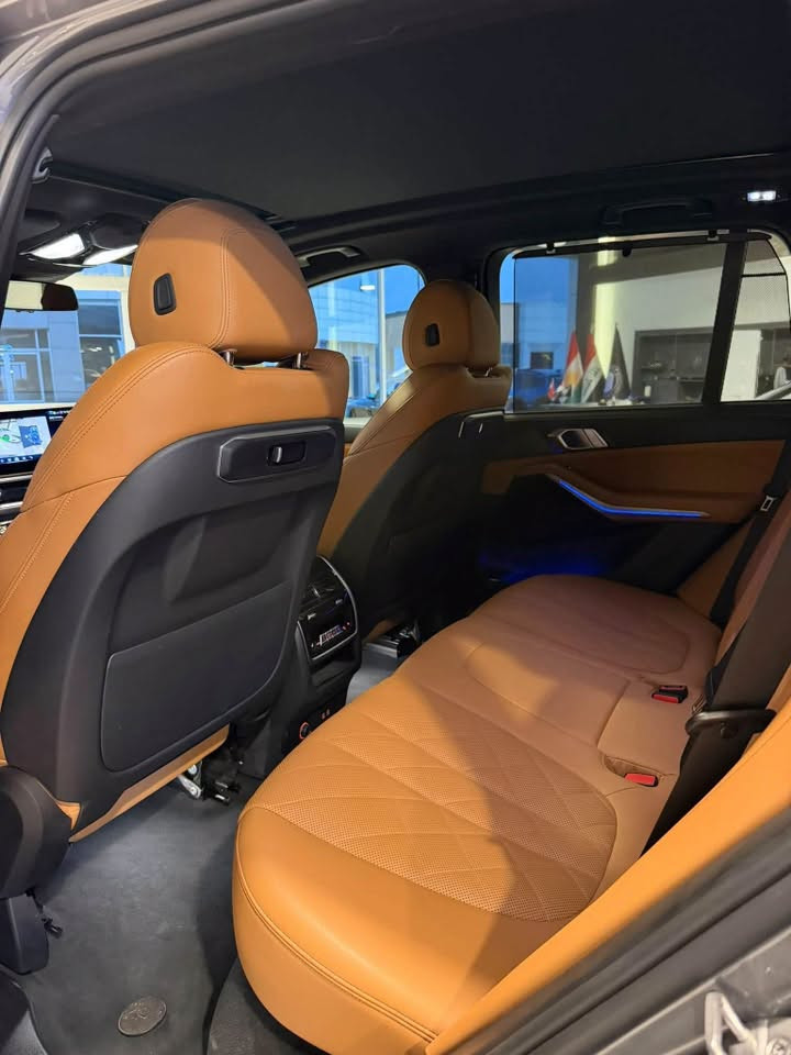السلام عليكم  
‏Bmw x5 40i 2024  خليجي وكالة العروش
السيارة m package بلادي شركة العروش  ماشيه 40 الف كيلو
🚨بصمتين شركة وياها 
السيارة فول مواصفات (بانوراما وكشنات جلد مشمشي بلاد وتدفئة وكهرباء وميموري ورادار امامي وخلفي واوتو بارك وداتا شو وكامرات ٣٦٠ درجة وصندوك كهرباء وبصمة وشاشة جبيرة وبردات بلادي وكيجات ديجتال ومحرك ٦ سلندر توين توربو b58 ولايتات ليزر  وكير كرستال  وداخل مشمشي بلادي وبعد مواصفات هواية وكوب هولدر تدفئة وتبريد
علما السيارة x drive 
السياره رقم وفحص وهزه كله جديد
السعر : 540$ ورقة 
للأستفسار:*********** 
العنوان:السليمانية المعارض الجديده معرض (الجاف)
