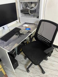 كرسي مكتبي أسود للبيع 65 وبي مجال مكاني بغداد الشعب 07708677852 077168...