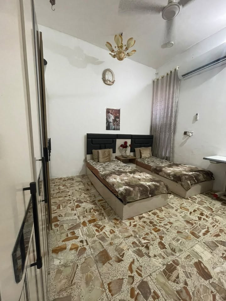 ياودود يارزاق

السلام عليكم 

بيت 100متر 

الواجهة 5والنزال 20

بيت فول نظافة 
المكان راقي الصدر الثالث

قرب جامع زين العابدين

البناء طابقين

غرفتين صالتين 

منور استقبال 

حمامات داخلية وخارجية مطبخ 

البيت يرهم مراوس بيت 200متر مع الفرق
ويرهم بيع
للاستفسار الاتصال على الرقم
***********
