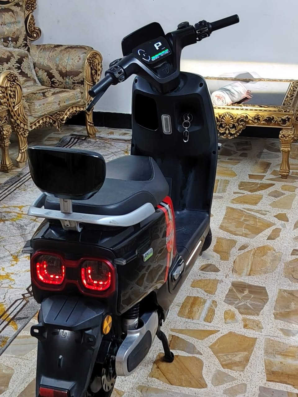 سلام عليكم عندي دراجه شحن حلوه وكامله عله اخر حبايه تمشي 40كيلو 6بطاريات الكبار 32امبير
الولي ملف 2000 اشاير يمنه يسر لايت عالي ناصي 
بيه بس سويج بريكات امامي خلفي 3نمر 
سرعه الشاشه 51الحقيقي 70 دراجه حلوه تايرات جوبلس منفذ يوسبي تحوه للراكب ثاني و حمالات رجلين هورن دبل اشاره لون سوده دراجه حلوه ونضيفه كفراته جديده ويلمعن لايتات صفاح دراجه لايت خلفي الا رقم دراجه كامله يعني كبل لشارع ومبينه جديده تره 
مكاني بغداد مدينه الصدر 
رقم الهاتف ***********.بي واتساب وبي رصيد متوازي عل بيعه 
سعر 🤑630 بيه مجال لطيبين و قليل
سلام عليكم عندي دراجه شحن حلوه وكامله عله اخر حبايه تمشي 40كيلو 6بطاريات الكبار 32امبير
