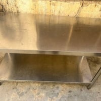 ميز عدد ٣ ثنين كبير واحد صغير نضافه ١٠٠  07806828818