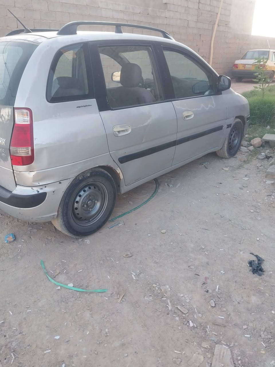 سلام عليكم هونداي ماتريكس مديل 8   كير مكينه كفاله مكينه سبكتره بلادي حجم مكينه 1800 حداديه حلوه لا ضربه ولاصبغ ولا معجون سياره على بلاد كهرباياته كله شغاله كير اتو خياس ماكو جام كهربايي سنتر الوك تخم تاير رقم بغداد صدامي مصفره راعيه ماواصله مسمسكاته عندي اتكفل صرقه وعشارين ابيع بدون راعي  ولله سياره مال جناي تبريد شغال نقصه بس راتيتر مكان سياره كربلاء رقمي *********** دواخله جديده سعر 29 بيه مجال قليل
