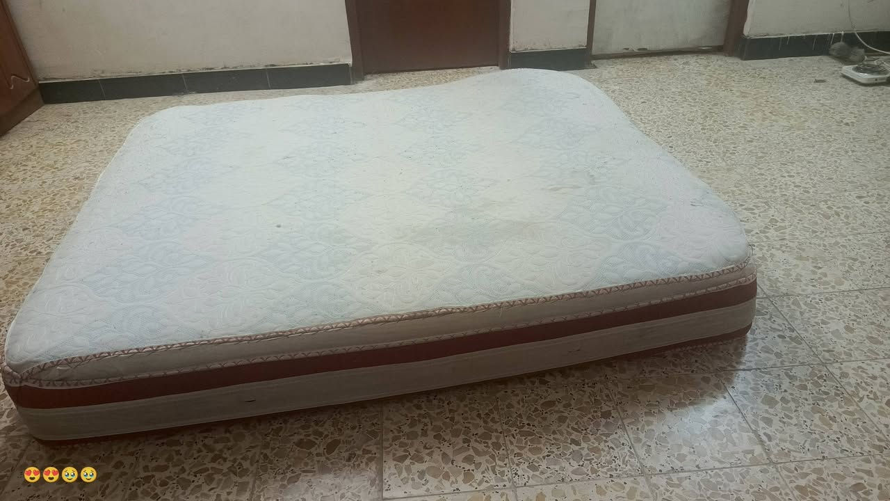 دوشك ضغط عالي تركي قياس 180في200 السعر 50 ناصرية الاسكان الصناعي ***********

نص مكتوب في الصور:
- 😍😍😍😍
- 😍😍😍🥺🥺
- 😍😘😘😍😥