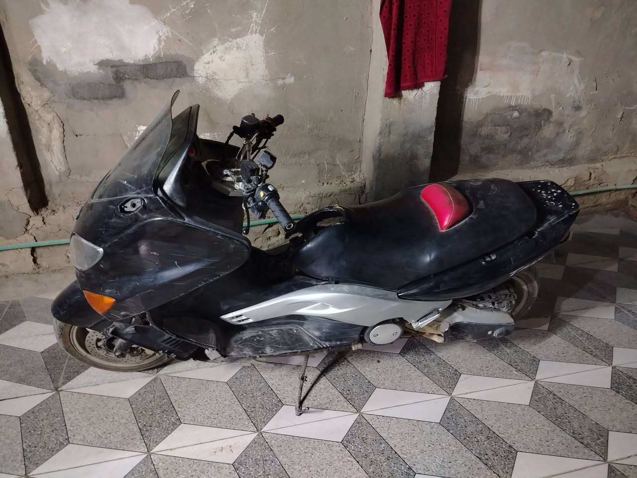T MAX
موديل 2008 دراجه حلوه بس يرادلها ترتيب دراجه شلعه تشك الكاع كهربايات شغاله كلها سويجين كدامكم بيع او مراوس حسب القناعه ب12 ورقه وبيها مجال
***********
