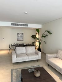 ٢٥٥م • ٤ غرف ماستر • قرب المطار